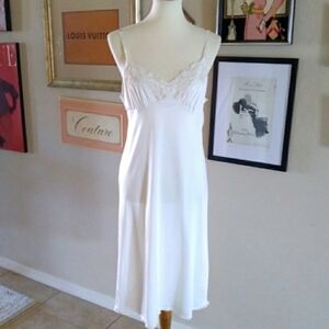 Vintage - Vassarette White Lace Chemise‎